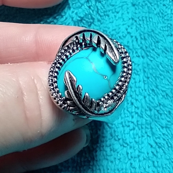 Silvertone faux turquoise blue howlite leaf large intricate decorative ring - Picture 3 of 5